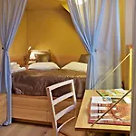 Cafe Fara Guest house